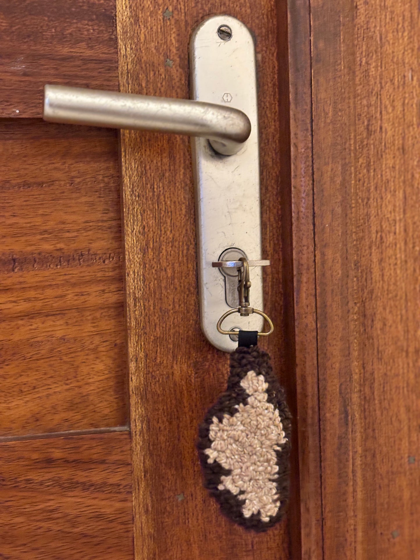 Porte-clés “Corsica” en punch needle – Fait main