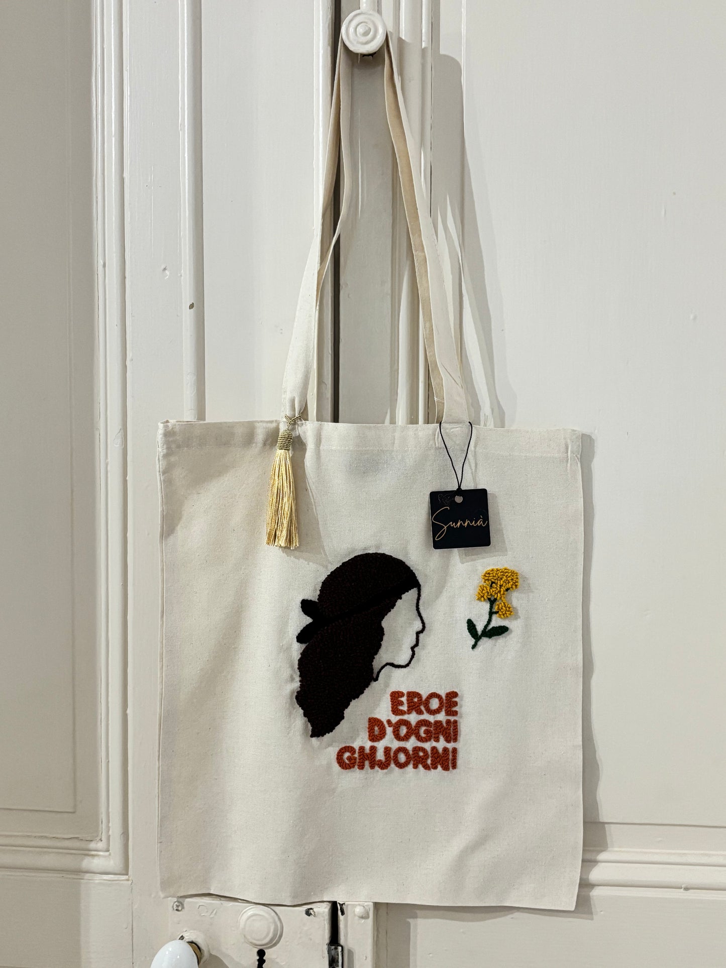 Eroe d’ogni ghjornu – Tote bag brodé à la main