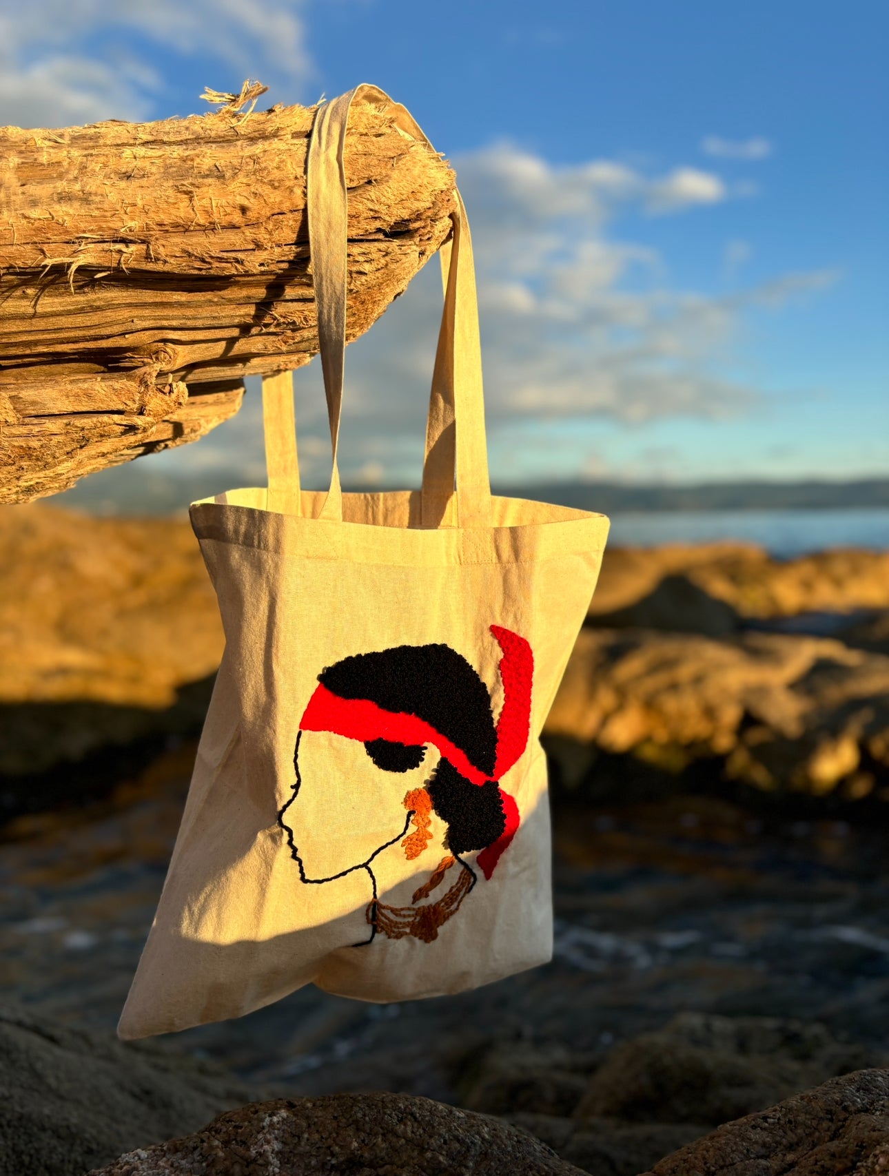 Tote Bag - Modèle Iconique Féminisé Inspiré du Drapeau Corse - A Donna Bandera