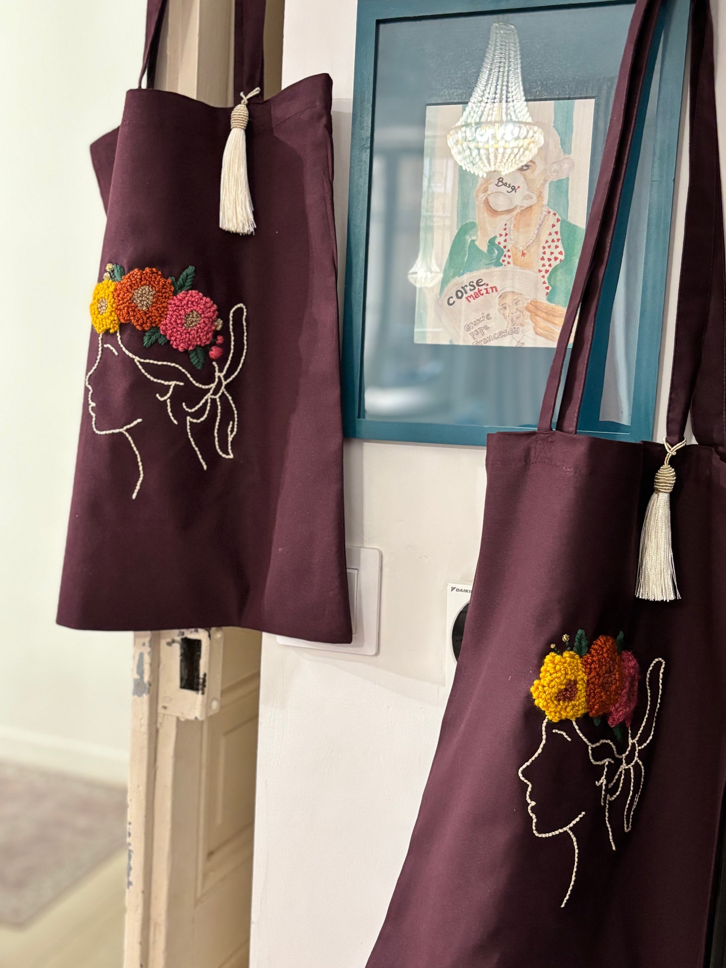 Tote Bag Aubergine – Interprétation Féminine de la Tête de Maure