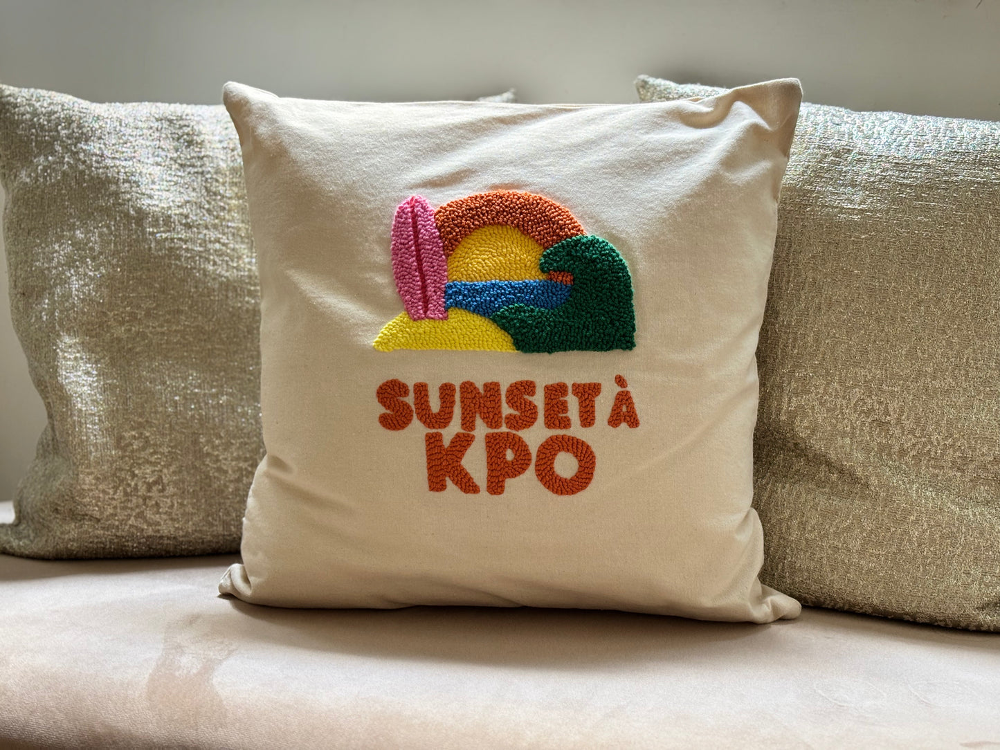 Coussin Corsica Pop – Évasion brodée