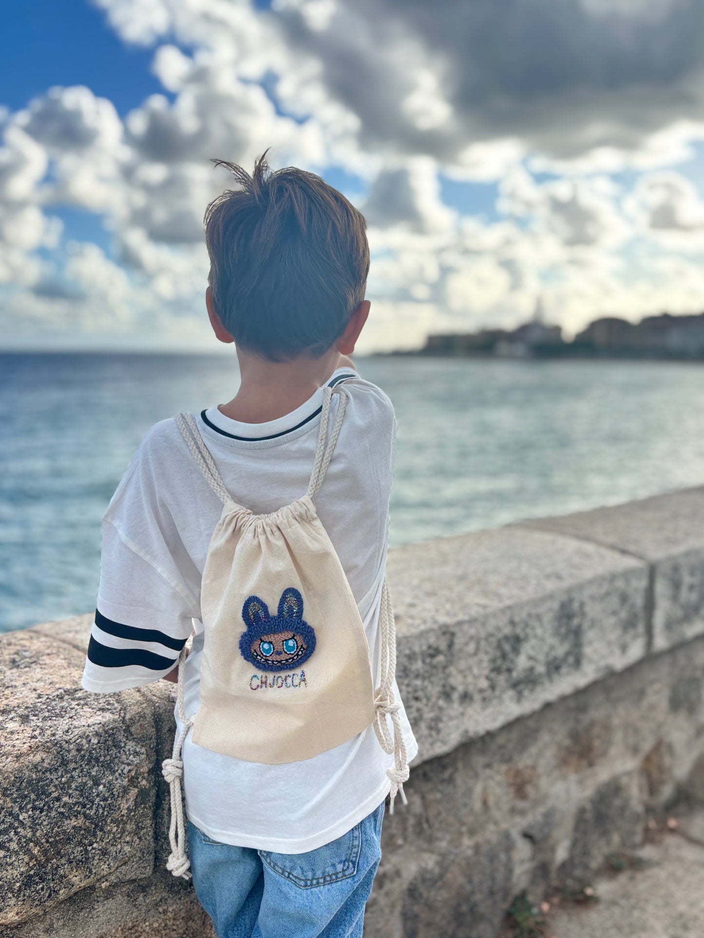 Petit sac à dos CHJOCCA – Brodé main en Corse