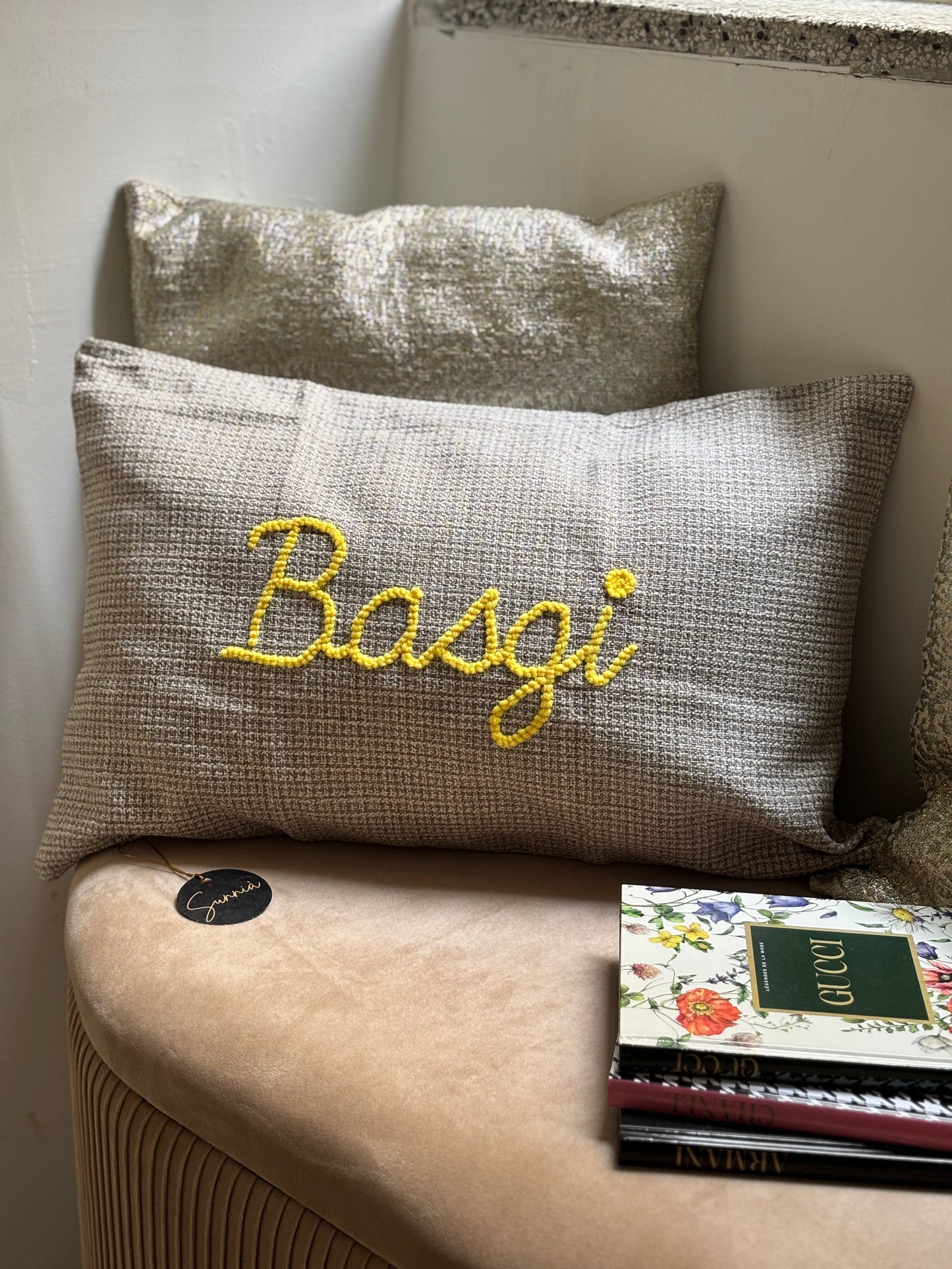 Basgi – Coussin brodé 50x30 cm