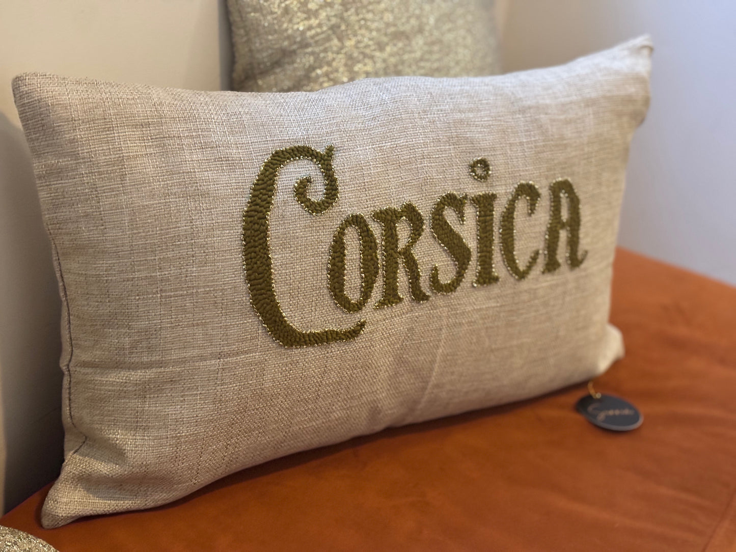 Coussin brodé Corsica – Artisanat corse en punch needle