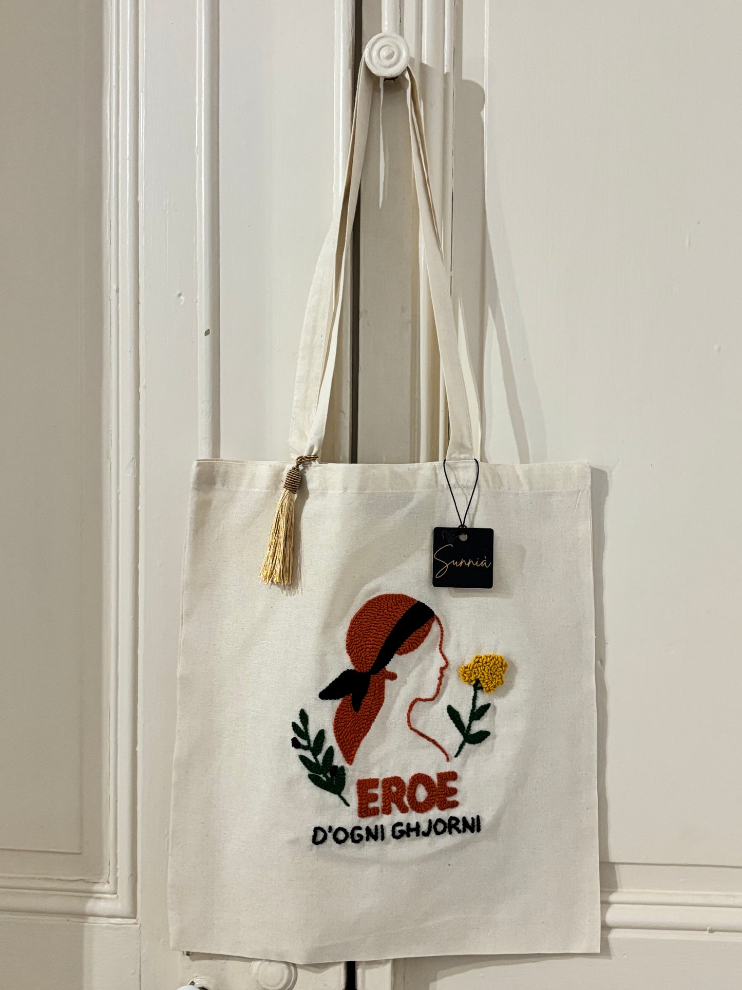 Eroe d’ogni ghjornu – Tote bag brodé à la main