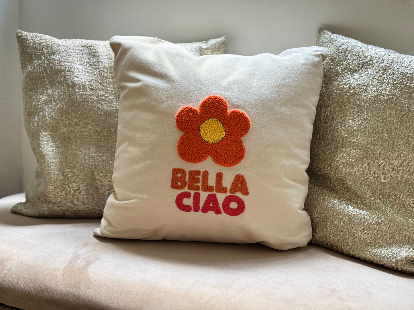 Coussin Corsica Pop – Évasion brodée