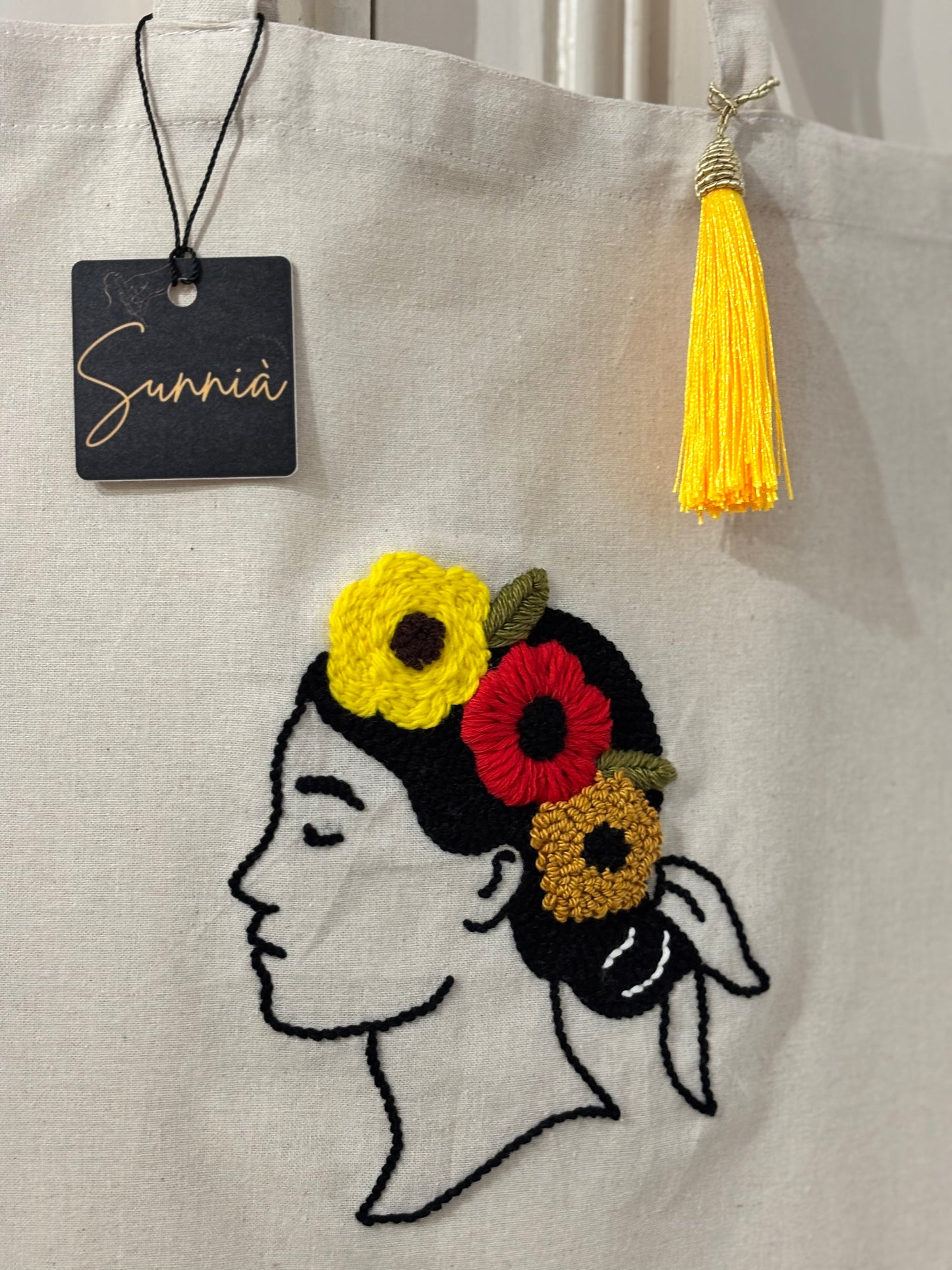 Vannina (fleurs dorées et coquelicots)