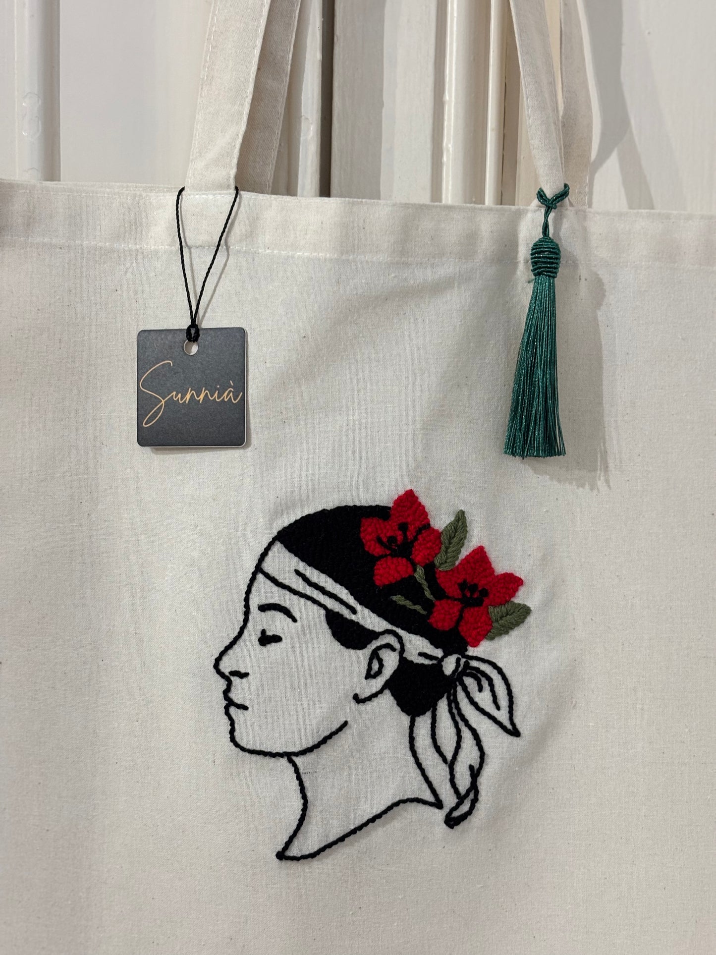 Alba (Red Bougainvillea)