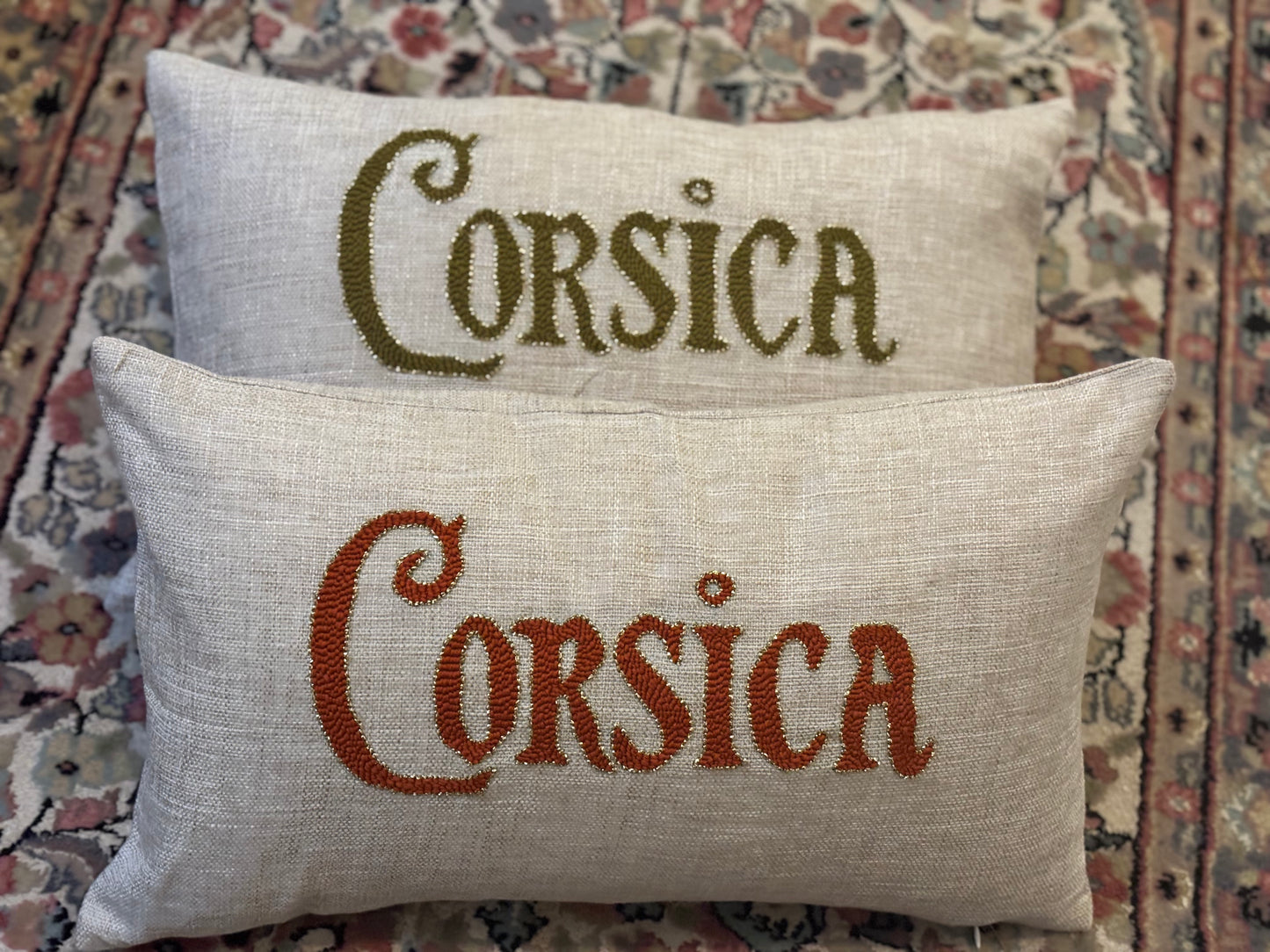 Coussin brodé Corsica – Artisanat corse en punch needle