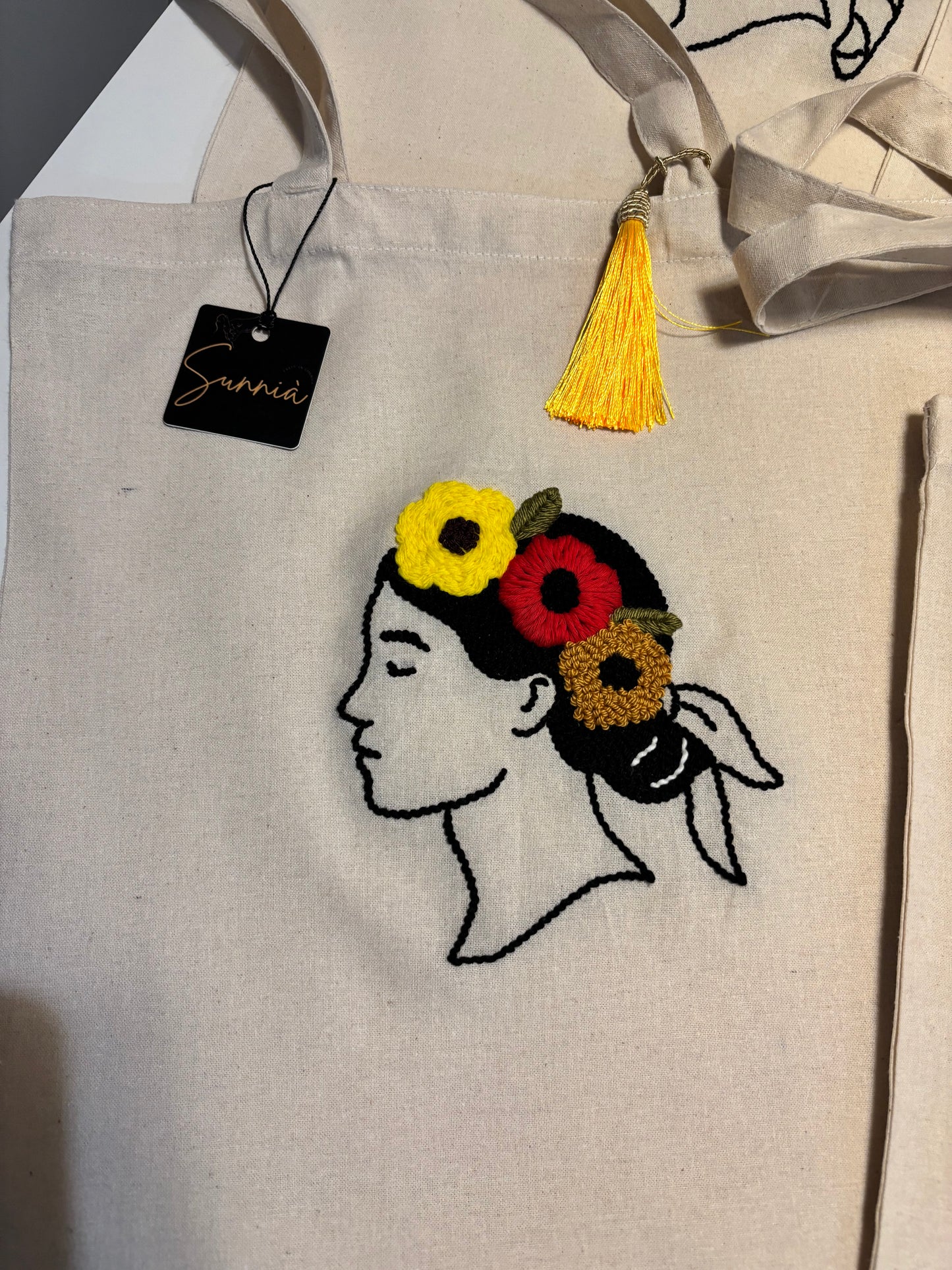 Vannina (fleurs dorées et coquelicots)