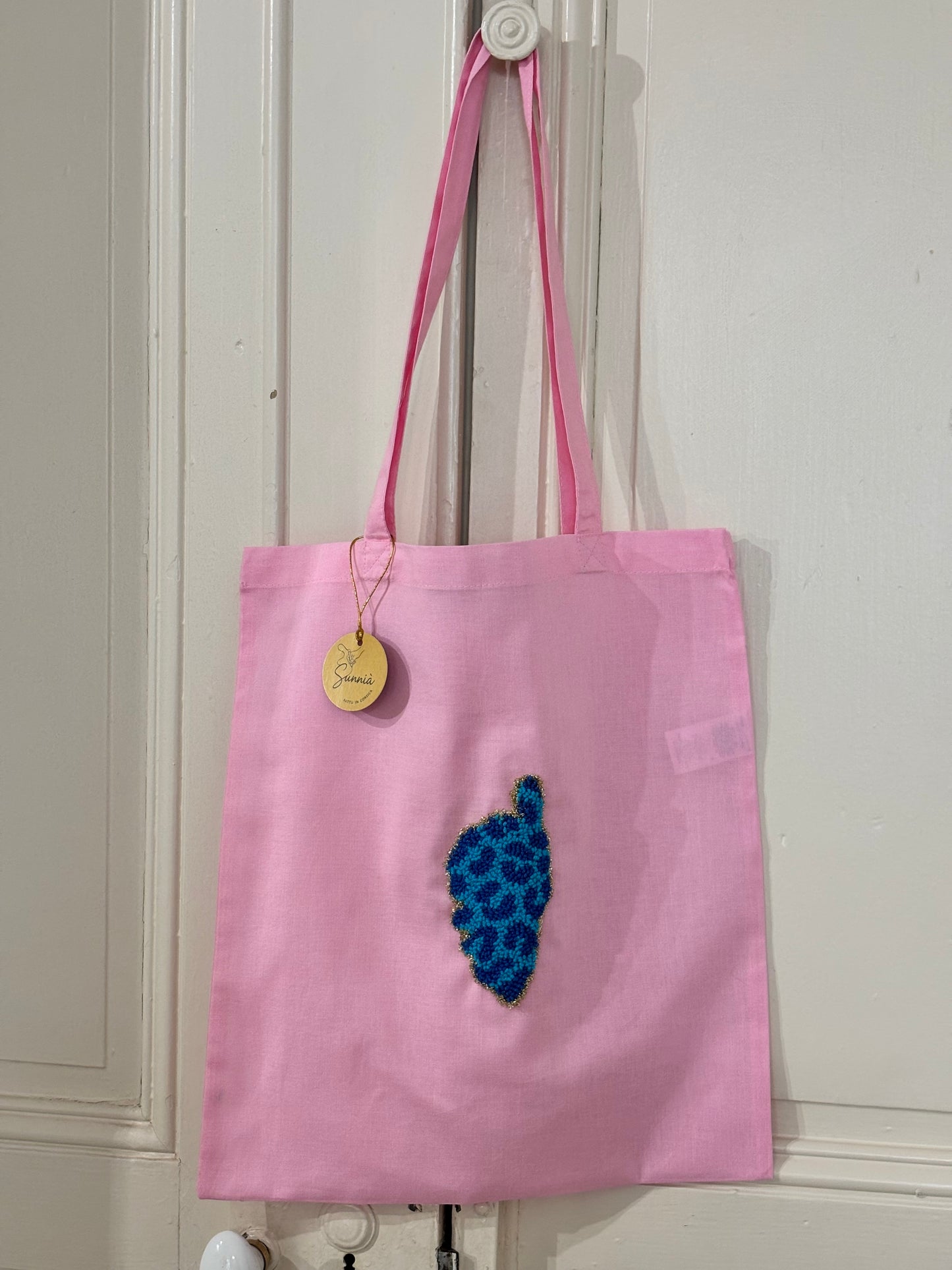 Corse Punch Needle – Léopard
Totebag en coton brodé à la main