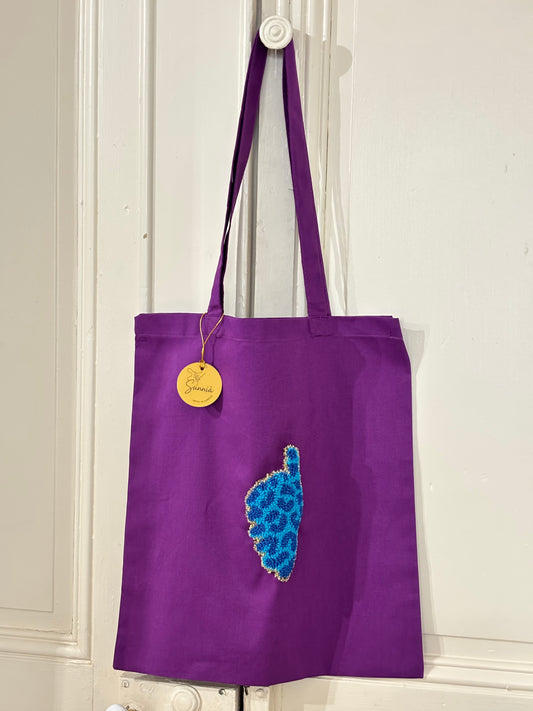 Corse Punch Needle – Léopard
Totebag en coton brodé à la main