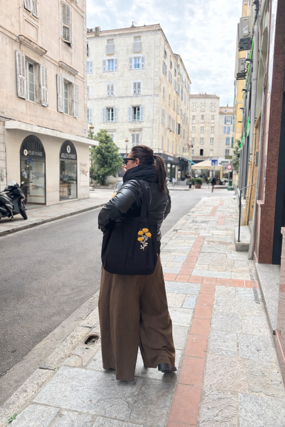 Le grand sac brodé – Immortelle & Corail