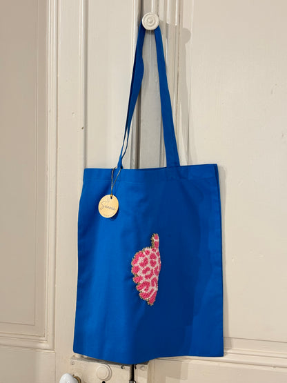 Corse Punch Needle – Léopard
Totebag en coton brodé à la main