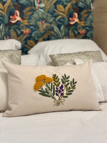 Coussin brodé – Immortelle & Myrte, trésors du maquis corse