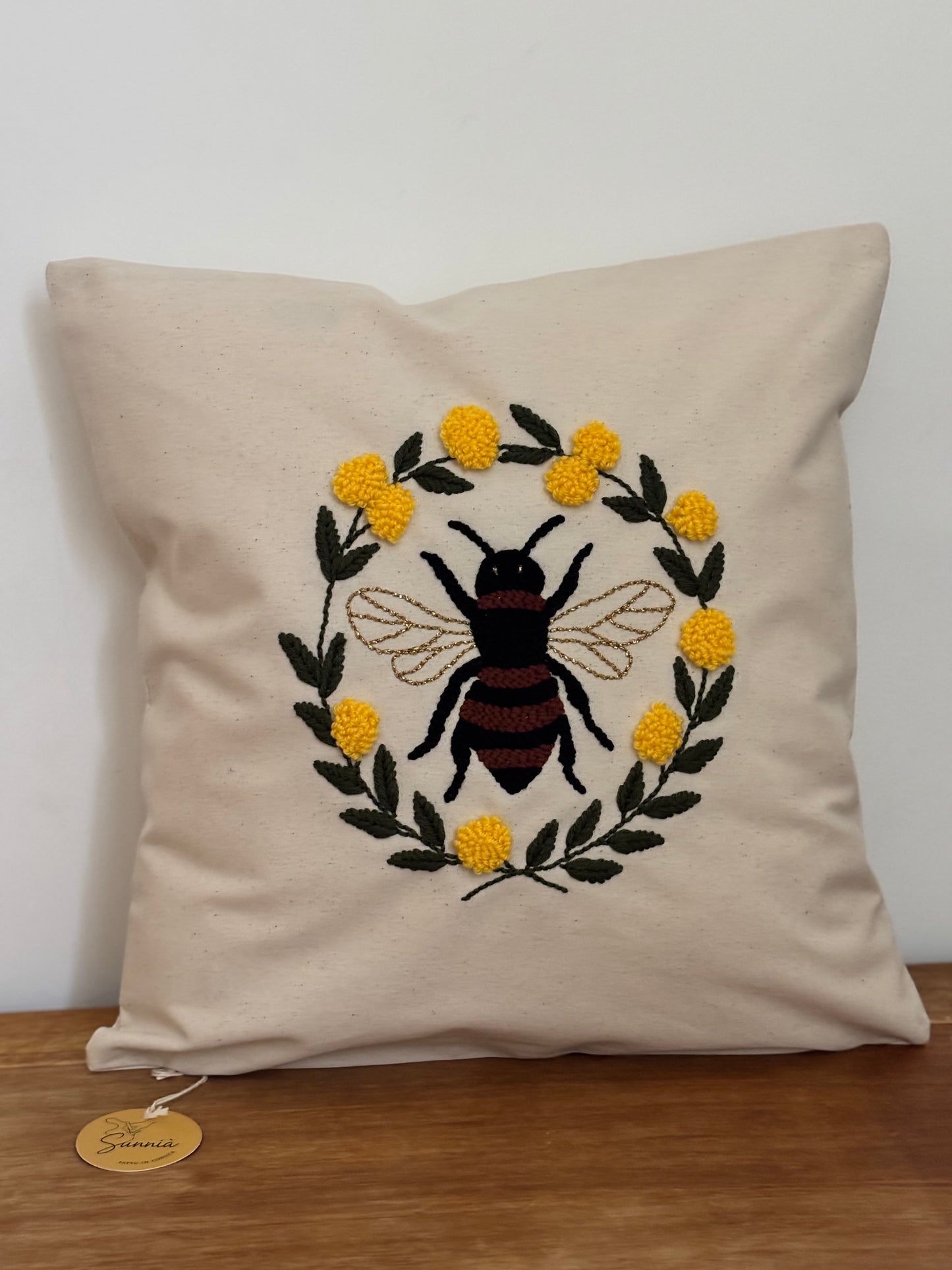 Coussin Abeille Couronne d’Immortelles – 40x40 cm