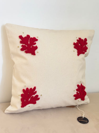 Coussin “Corallu Stellatu” – Pièce unique (40×40)
(Corail rouge & touches d’or)
