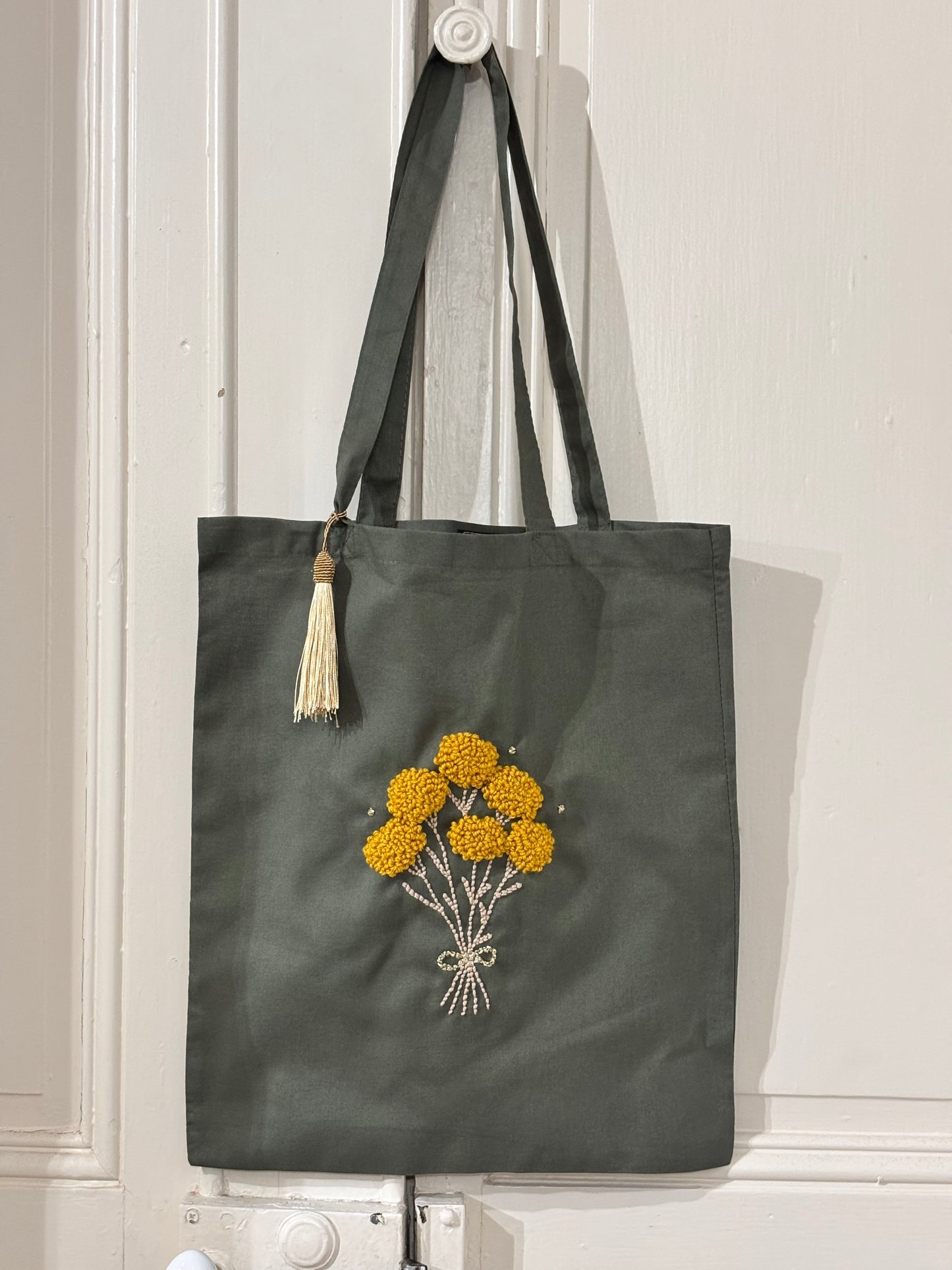Embroidered Tote Bag – Immortelle Flowers (Muredda)