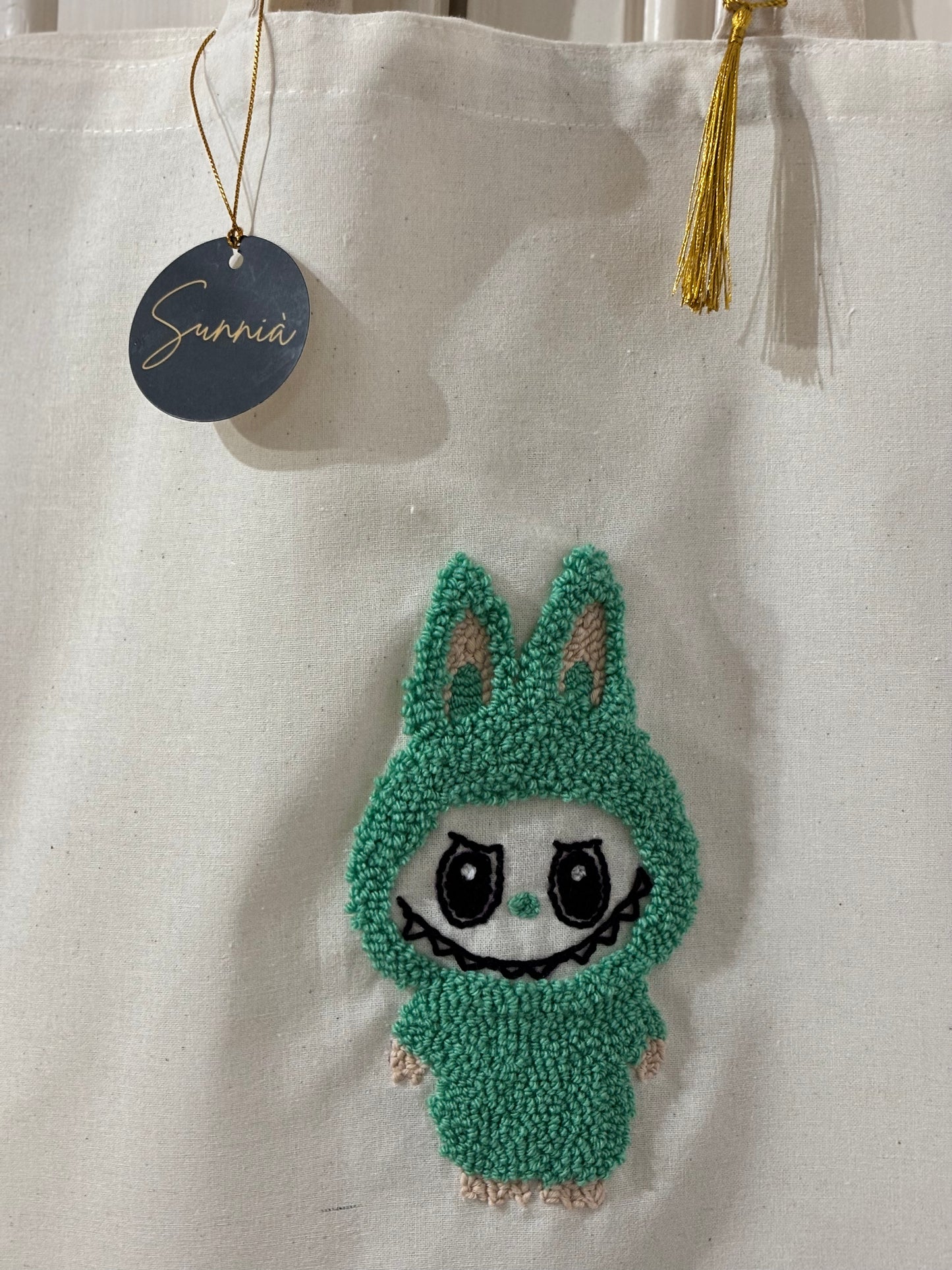 Tote Bag Brodé – Labubu Vert (édition artisanale)