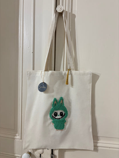 Tote Bag Brodé – Labubu Vert (édition artisanale)