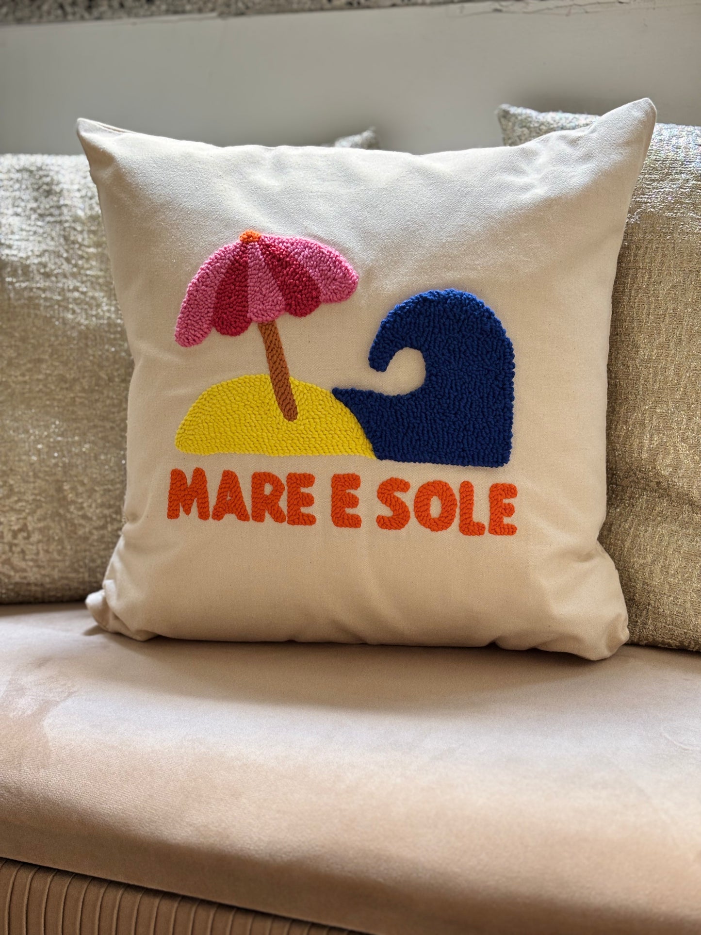 Coussin Corsica Pop – Évasion brodée