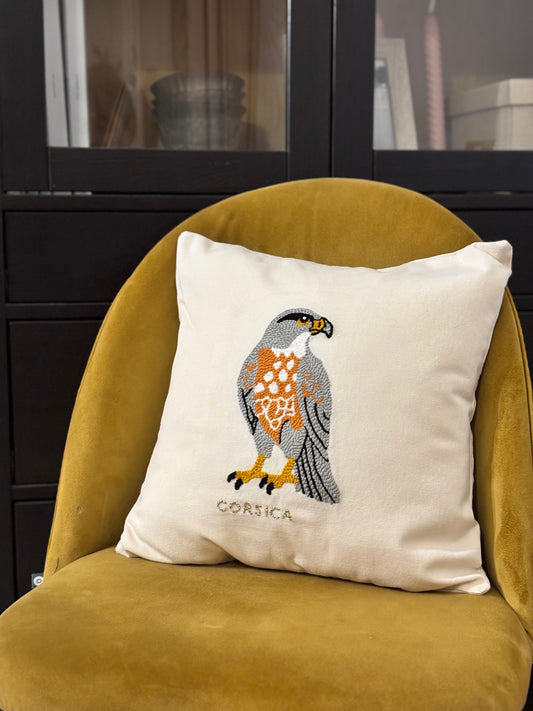 Coussin brodé – Faucon