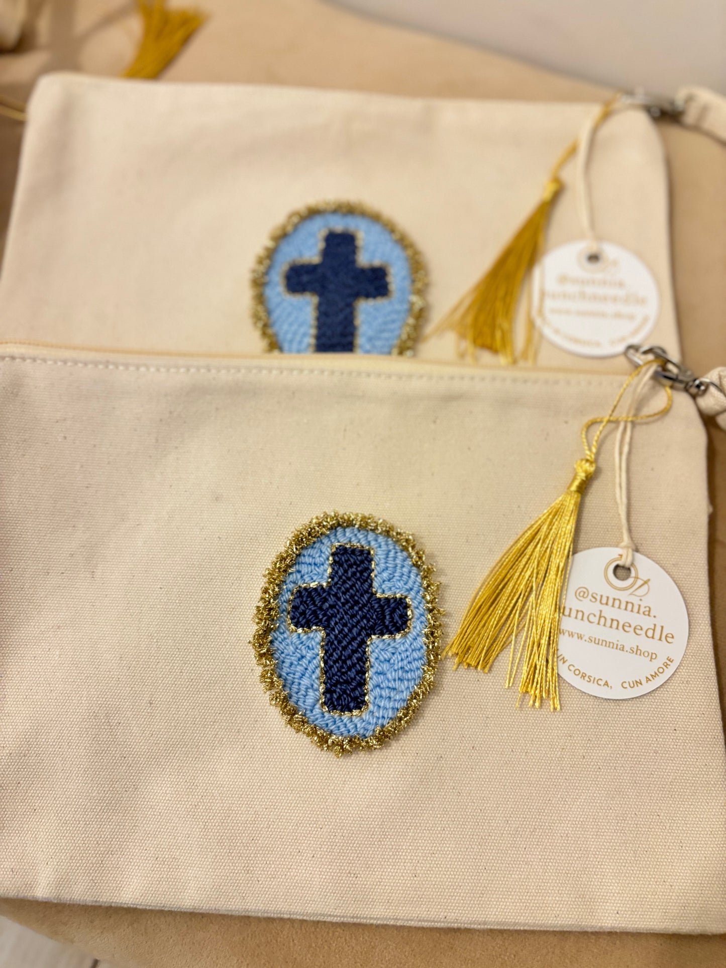 Pochette naturelle • Croix médaillon • Fattu in Corsica