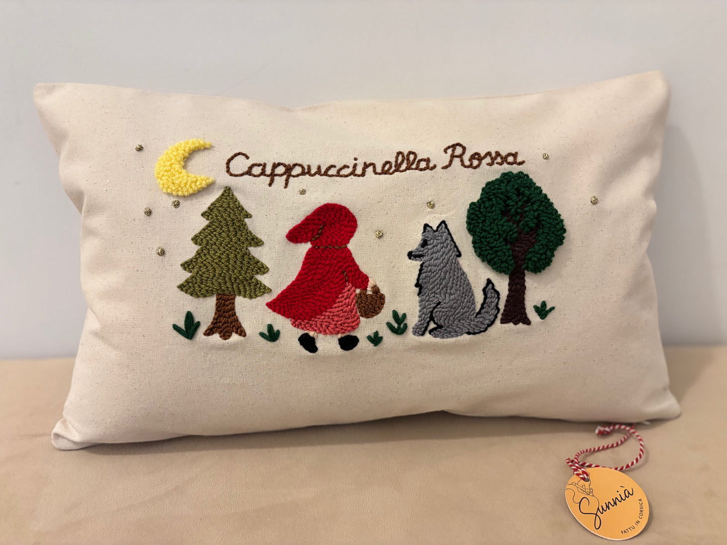 Cappuccinella Rossa cù U Lupu