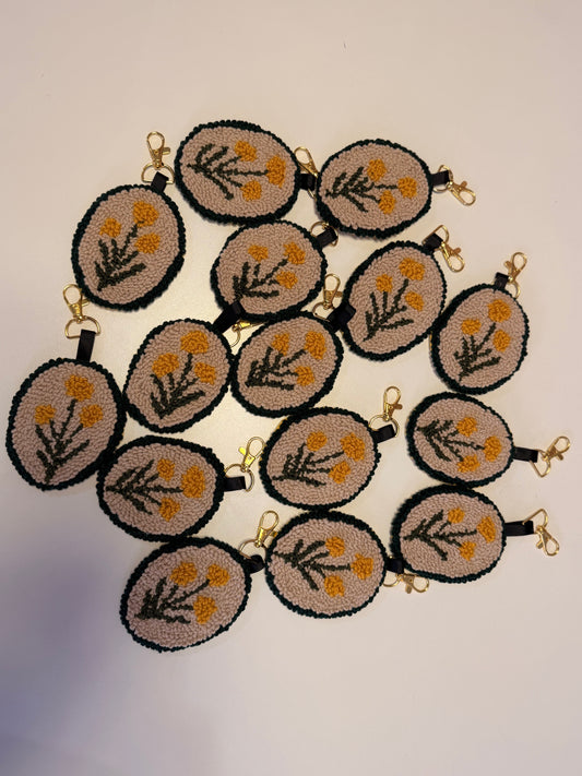 Porte-clés Immortelle – Punch Needle