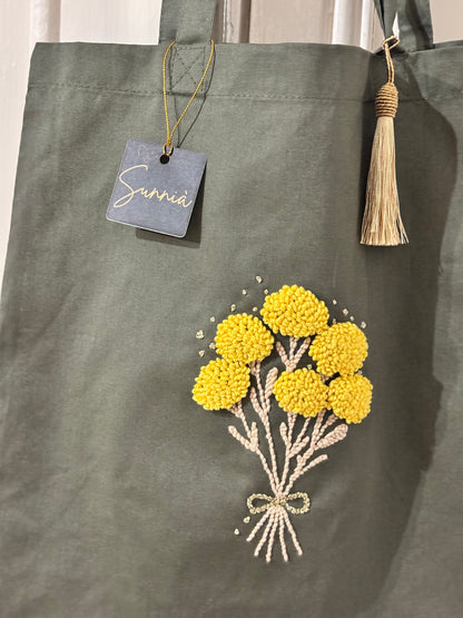 Tote Bag Brodé – Fleurs d’immortelle (Muredda corse)