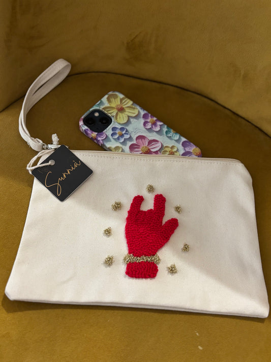 Pochette brodée Main porte-bonheur corse