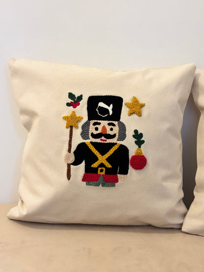 Coussin “Casse-Noisette de Noël” – Pièce unique (40×40)