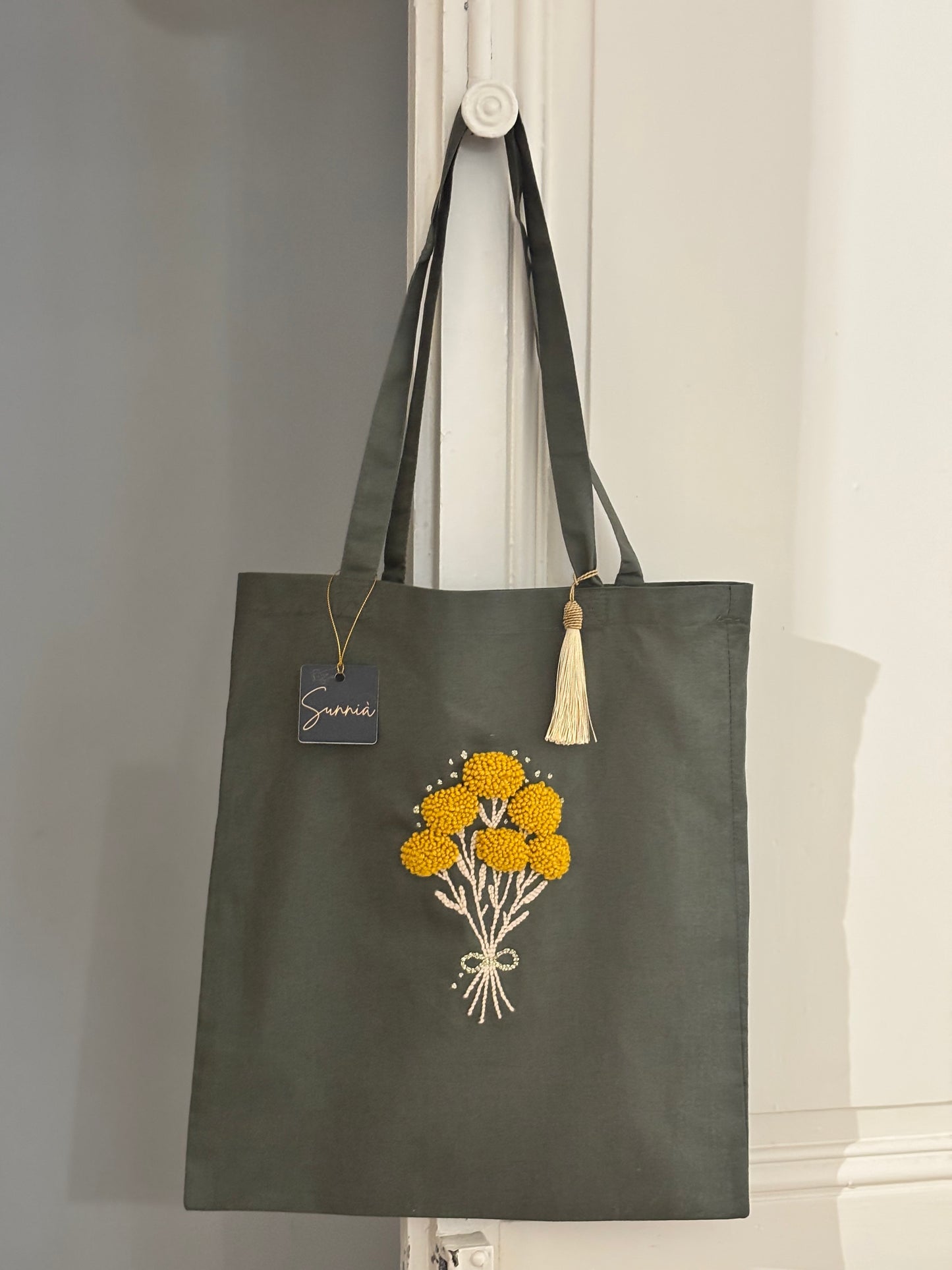 Tote Bag Brodé – Fleurs d’immortelle (Muredda corse)
