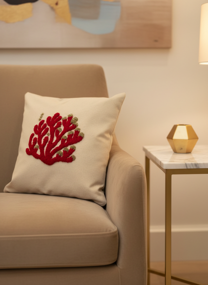 Coussin “Marina d’Oru” – Corail rouge & touches d’or (40×40)