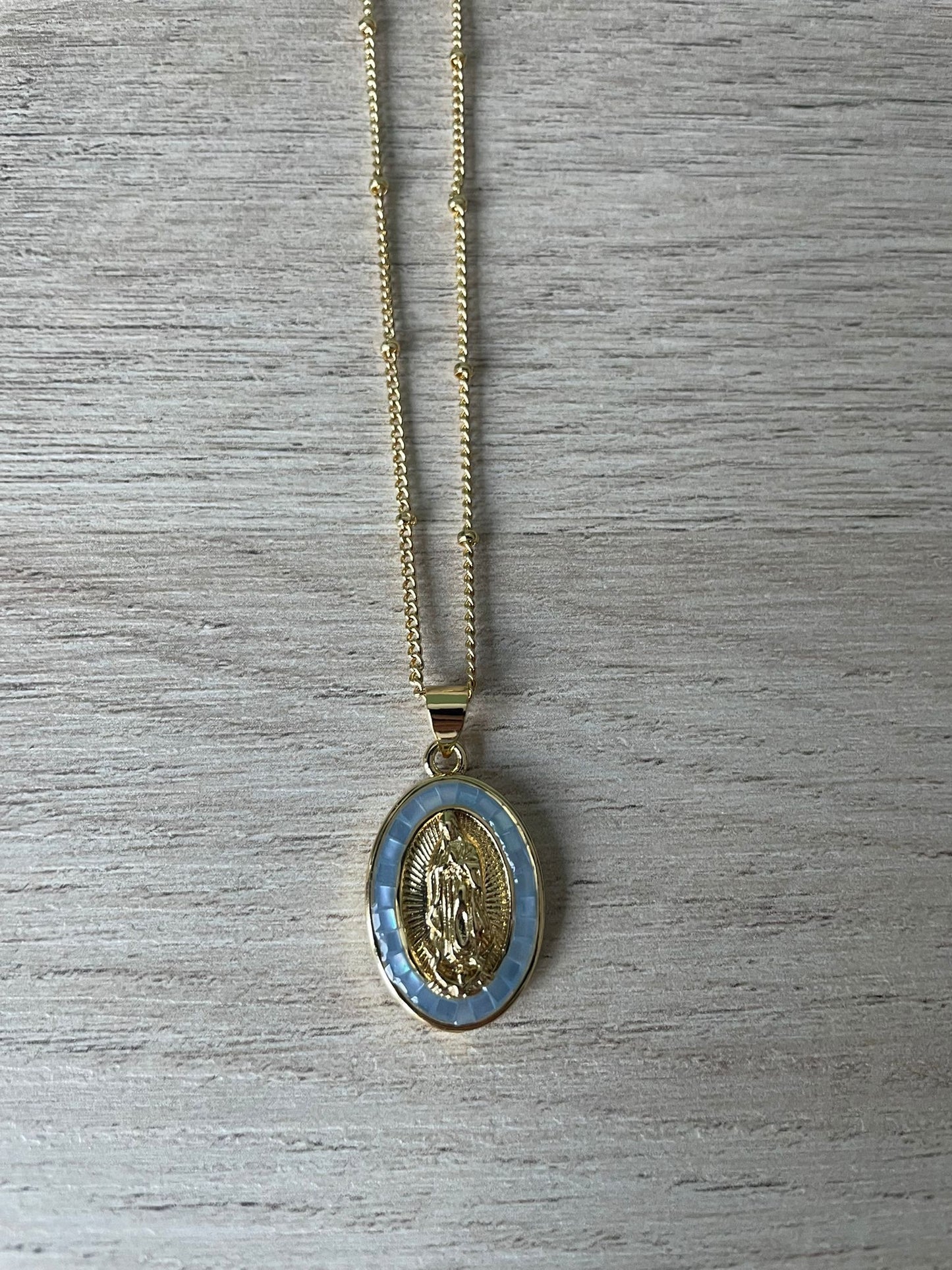 Collier Collection “Les Médaillons de la Vierge” – Collab M. Créations x Sunnià