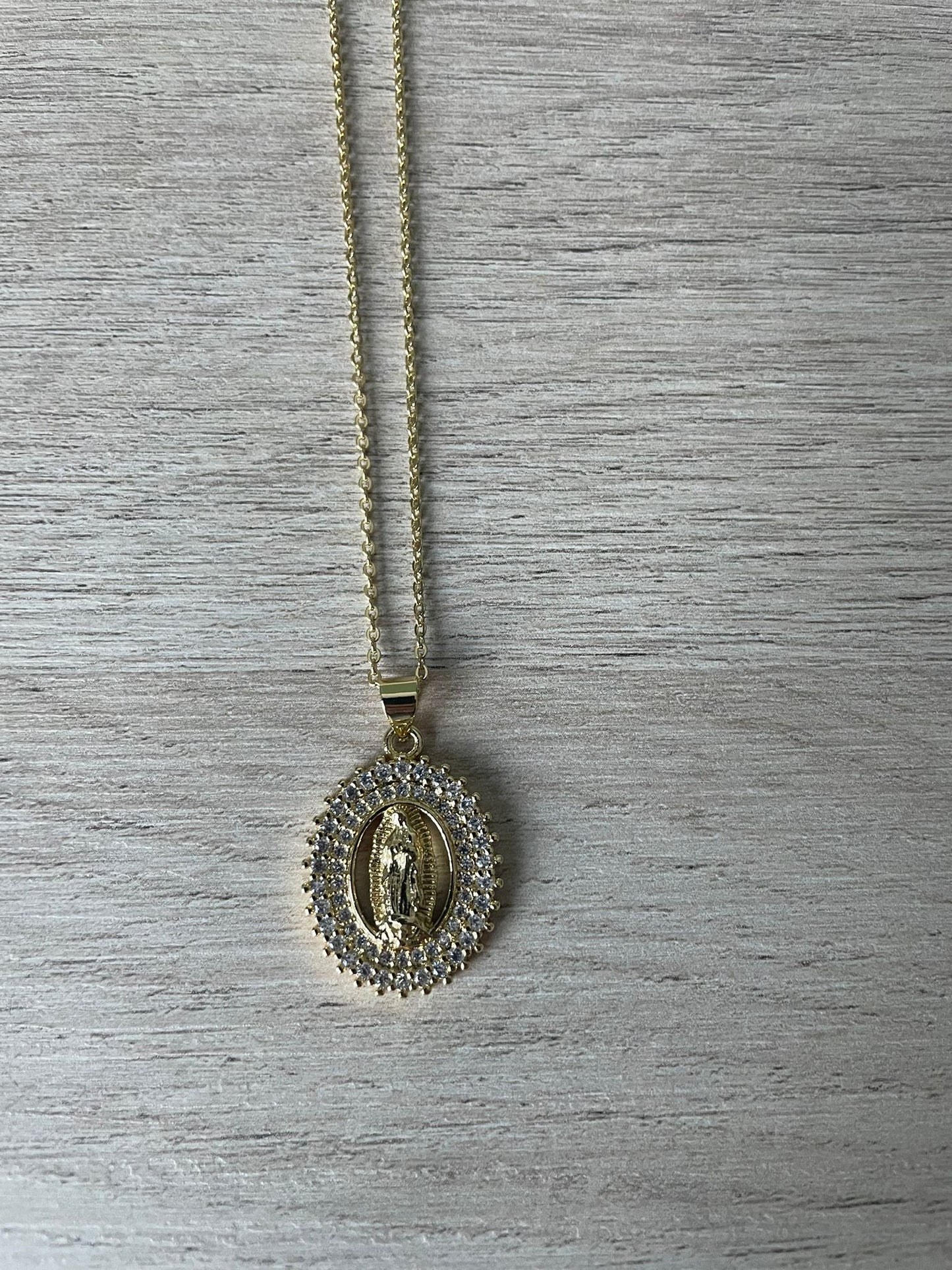 Collier Collection “Les Médaillons de la Vierge” – Collab M. Créations x Sunnià