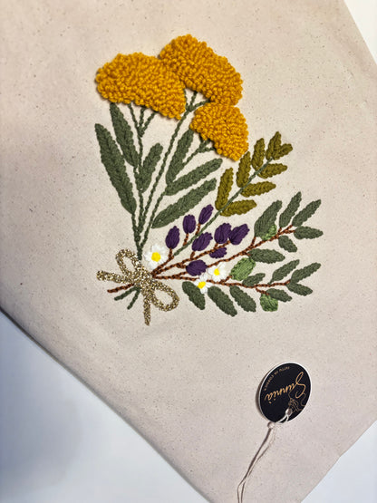 Coussin brodé – Immortelle & Myrte, trésors du maquis corse