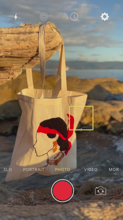 Tote Bag - Modèle Iconique Féminisé Inspiré du Drapeau Corse - A Donna Bandera